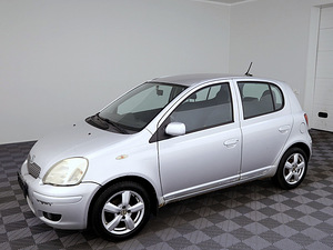 Toyota Yaris Linea Sol Facelift A-C 1.5 78kW (2 foto / 8)