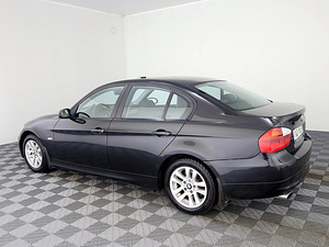 BMW 318 Business 2.0 105kW (4 foto / 7)
