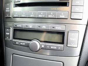 Toyota Avensis Linea Sol Facelift 2.0 108kW (8 foto / 9)