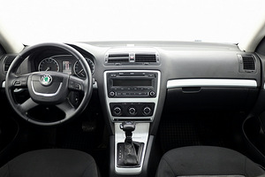 Skoda Octavia Comfortline Facelift ATM 1.9 TDI 77kW (5 foto / 7)