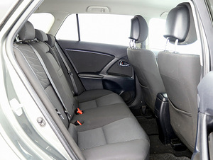 Toyota Avensis Linea Sol ATM 2.2 D-CAT 110kW (7 foto / 8)