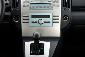 Toyota Corolla Verso Linea Sol ATM 1.8 95kW (9 фото из 9)