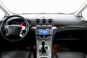 Ford Galaxy Ghia ATM 2.0 TDCi 96kW (5 foto / 9)