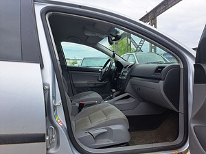 Volkswagen Golf Comfortline ATM 1.6 85kW (6 foto / 7)