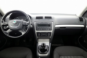 Skoda Octavia Comfortline Facelift 1.2 77kW (5 foto / 7)