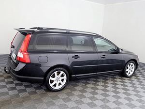 Volvo V70 Summum ATM 2.4 D5 129kW (3 foto / 7)