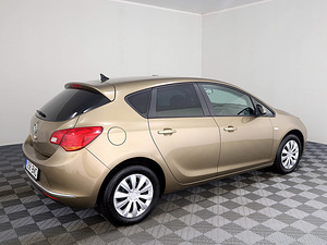 Opel Astra Elegance Facelift 1.6 85kW (3 foto / 7)
