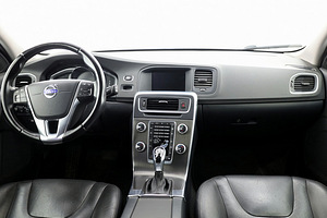 Volvo V60 Summum Facelift ATM 2.0 D5 133kW (5 foto / 7)
