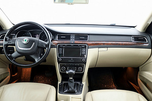 Skoda Superb Highline ATM 2.0 TDI 103kW (5 foto / 9)