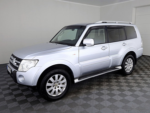 Mitsubishi Pajero Luxury ATM 3.2 Di-D 125kW (2 foto / 9)
