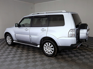 Mitsubishi Pajero Luxury ATM 3.2 Di-D 125kW (4 foto / 9)