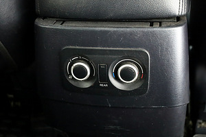 Mitsubishi Pajero Luxury ATM 3.2 Di-D 125kW (9 foto / 9)