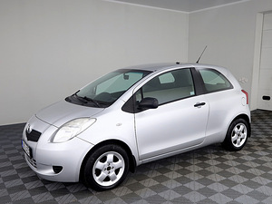 Toyota Yaris Linea Sol A-C 1.3 64kW (2 foto / 8)