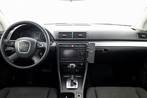 Audi A4 Comfortline ATM 2.0 TDI 103kW (5 foto / 7)