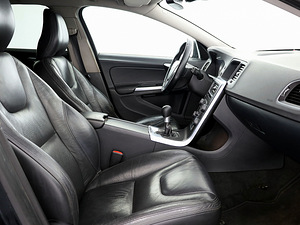 Volvo V60 Summum 2.0 D5 120kW (6 foto / 8)