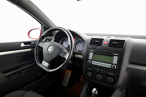 Volkswagen Golf GTI ATM 2.0 147kW (5 foto / 9)