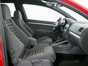 Volkswagen Golf GTI ATM 2.0 147kW (6 foto / 9)