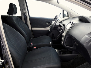 Toyota Yaris Linea Sol ATM 1.3 64kW (6 foto / 8)