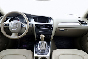 Audi A4 allroad Comfortline Quattro Facelift ATM 3.0 TDI 176kW (5 foto / 9)