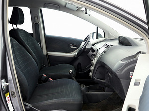 Toyota Yaris Linea Sol A-C 1.3 64kW (6 foto / 8)