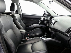 Mitsubishi Outlander Luxury ATM 2.4 125kW (6 foto / 9)