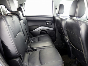 Mitsubishi Outlander Luxury ATM 2.4 125kW (7 foto / 9)