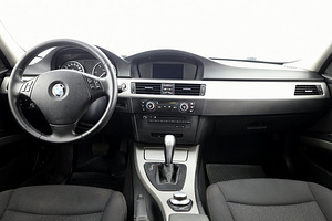 BMW 320 Touring ATM 2.0 D 130kW (5 foto / 7)