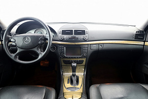 Mercedes-Benz E 220 Avantgarde Facelift ATM 2.1 CDI 125kW (5 foto / 9)