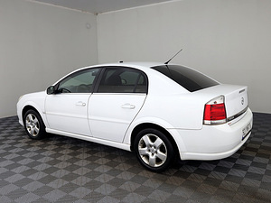 Opel Vectra Cosmo Facelift 2.2 114kW (4 foto / 7)