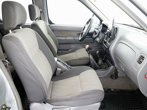 Nissan Pickup Doublecab 4x4 Facelift 2.5 98kW (6 фото из 9)