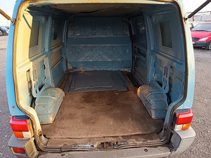 Volkswagen Transporter Kasten 2.4 TDI 57kW (7 фото из 7)