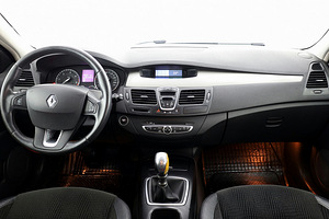 Renault Laguna Comfort 2.0 dCi 96kW (5 foto / 7)