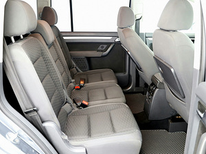 Volkswagen Touran Comfortline Facelift 1.9 TDI 77kW (7 foto / 7)