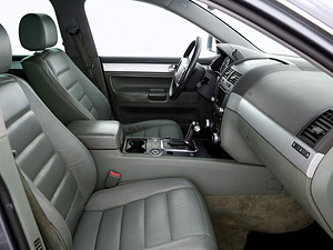 Volkswagen Touareg Highline ATM 4.9 V10 TDI 230kW (6 foto / 8)