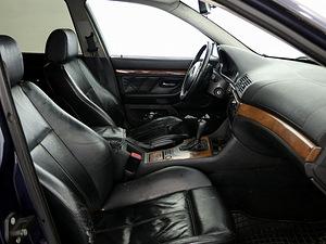 BMW 525 Sportpakett Facelift ATM 2.5 D 120kW (6 foto / 7)