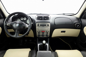 Alfa Romeo 147 Exclusive Facelift 1.6 88kW (5 foto / 7)