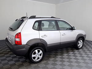 Hyundai Tucson Comfort 4x4 2.0 104kW (3 foto / 9)