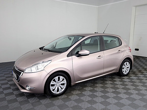 Peugeot 208 Elegance 1.2 60kW (2 foto / 8)