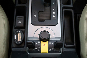 Land Rover Discovery 3 HSE 2.7 TDV6 140kW (9 фото из 9)