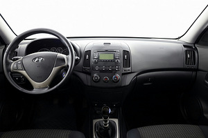 Hyundai i30 Elegance 1.6 90kW (5 фото из 7)