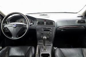Volvo V70 Summum ATM 2.4 D5 120kW (5 foto / 7)