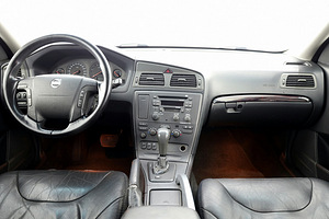 Volvo XC70 Summum AWD ATM 2.4 D5 120kW (5 foto / 7)