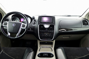 Lancia Voyager Limited ATM 2.8 CRD 131kW (5 foto / 9)