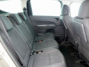 Peugeot 5008 Elegance 1.6 115kW (7 фото из 7)