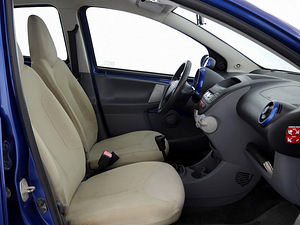 Toyota Aygo Linea Sol A-C 1.0 50kW (6 фото из 9)