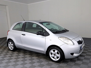 Toyota Yaris Linea Sol A-C 1.3 64kW (1 фото из 8)