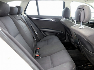 Mercedes-Benz C 200 Elegance ATM 2.1 CDI 100kW (7 фото из 8)