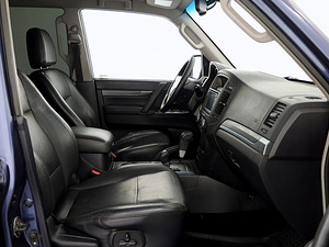 Mitsubishi Pajero Luxury ATM 3.2 DI-D 125kW (6 фото из 8)