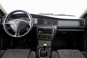 Opel Vectra Sport Edition 2.0 100kW (5 фото из 7)