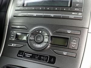 Toyota Auris Linea Sol 2.0 D-CAT 93kW (8 foto / 8)